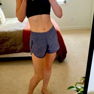 Lululemon gray and black short size 4 fully lined 3.5” inseam